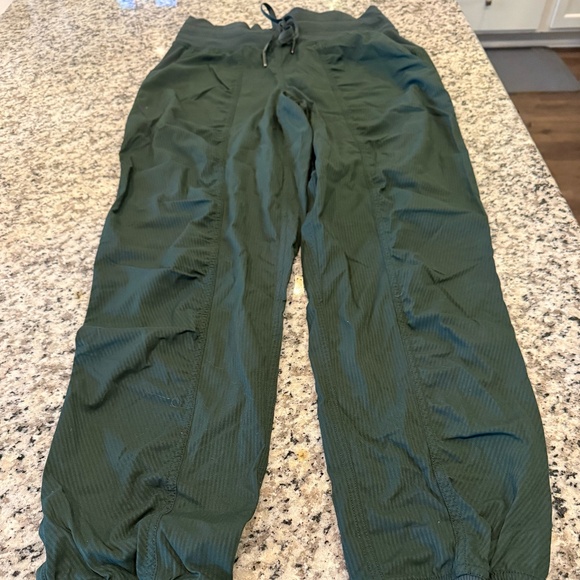 Lululemon Dance Studio Mid-Rise Jogger Full Length Legacy Green 28" - Size 4 - Picture 1 of 5